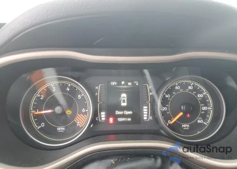 2015 Jeep Cherokee Latitude z USA, uszkodzony, nr VIN 1C4PJMCB0FW622507